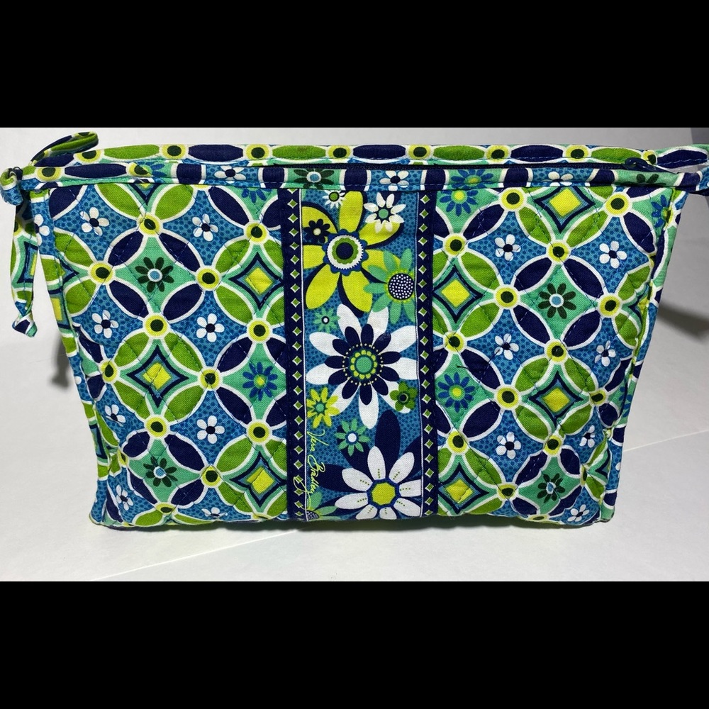 Vera Bradley Makeup Bag “Daisy Daisy”
